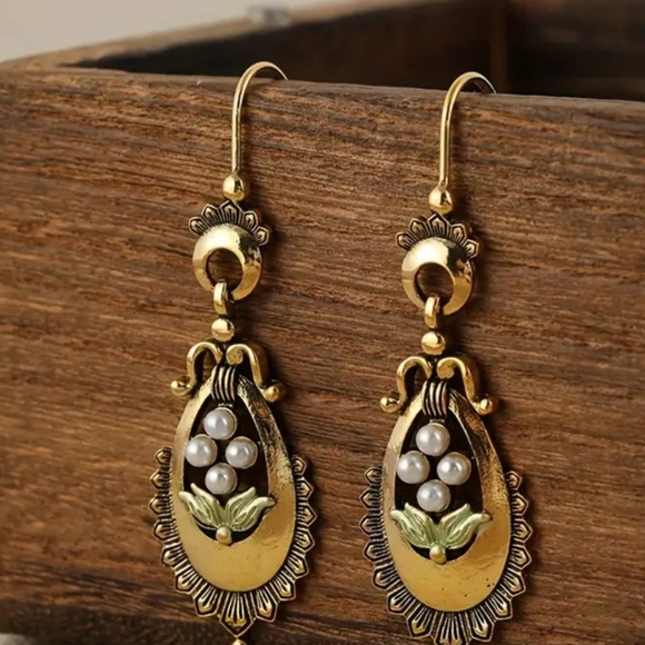 Vintage 1900s VICTORIAN Look Goldtone and Pearl Drop Earrings - Picture 3 of 6